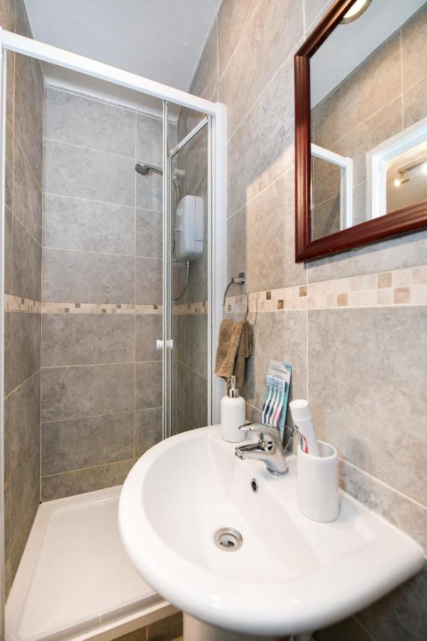 Beautiful Accommodation Near Reading City Centre ภายนอก รูปภาพ